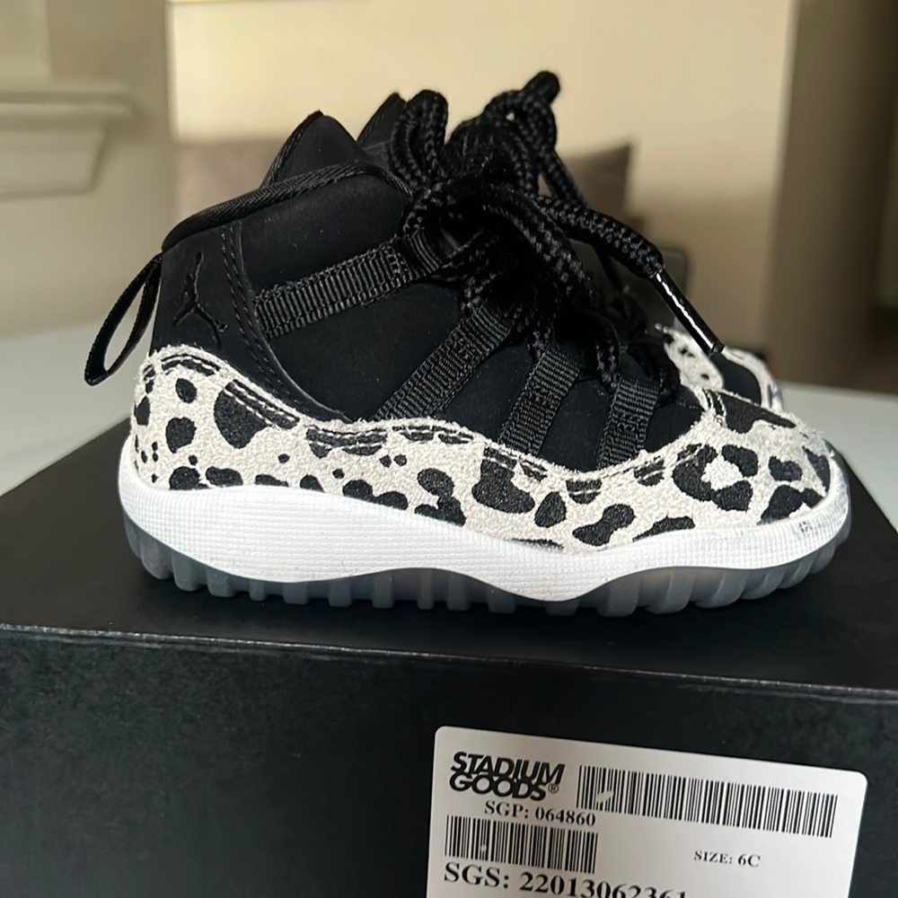 JORDAN 11 RETRO - 6C TODDLER BLACK / GYM RED / SAIL WHITE - Picture 5 of 11